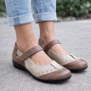 Milano Two-Tone Mary Jane Flats in Beige and cream leather